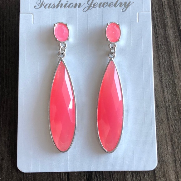 Pink drop & dangle earrings - Picture 3 of 4